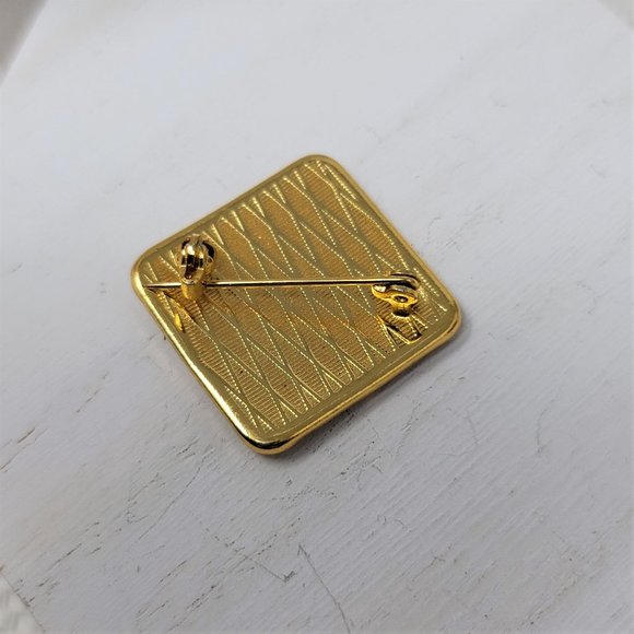 Vintage Gold tone Detailed Design Square Pin Brooch - Picture 6 of 6